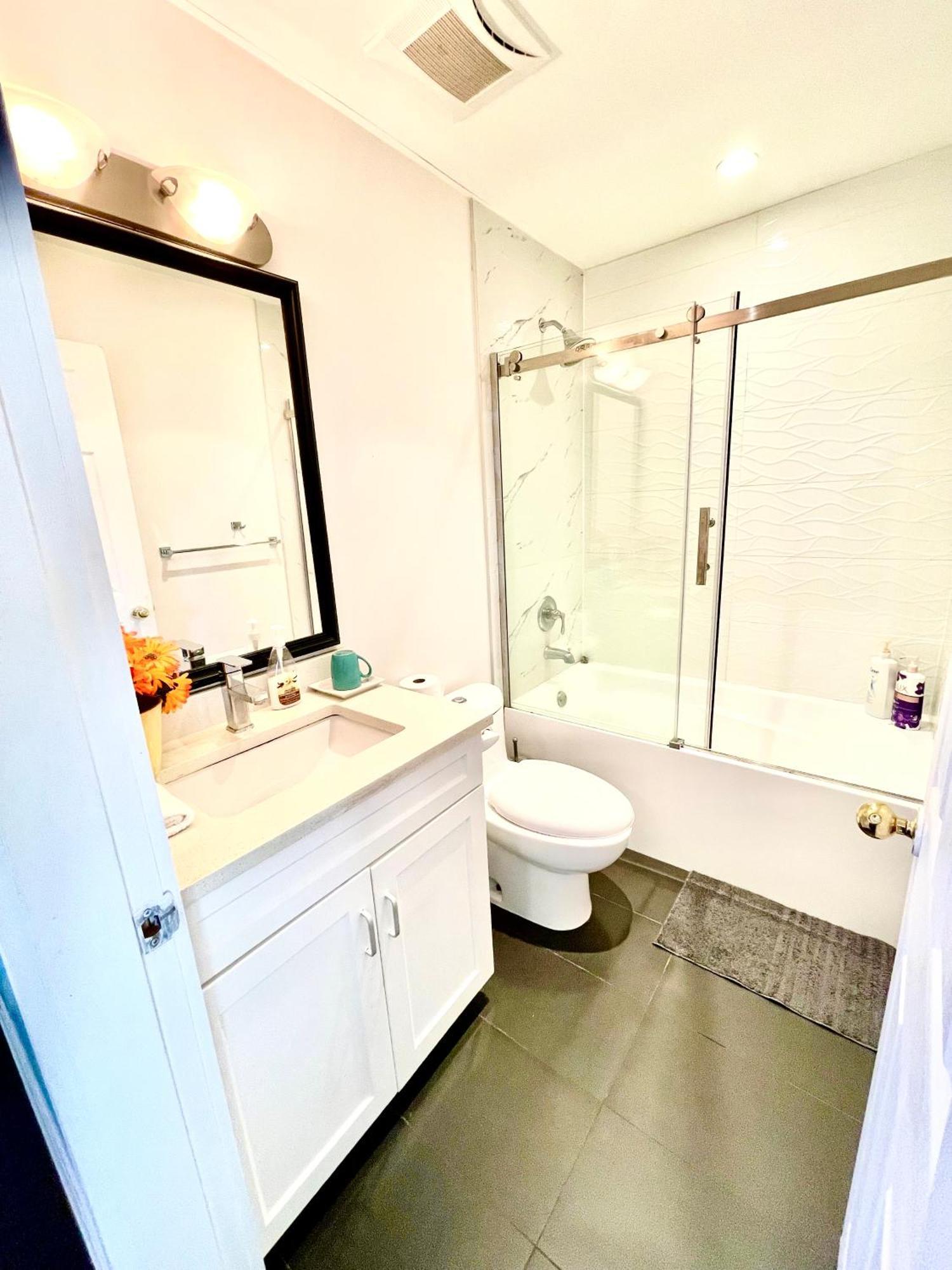 Vancouver Bed & Breakfast Richmond Bagian luar foto