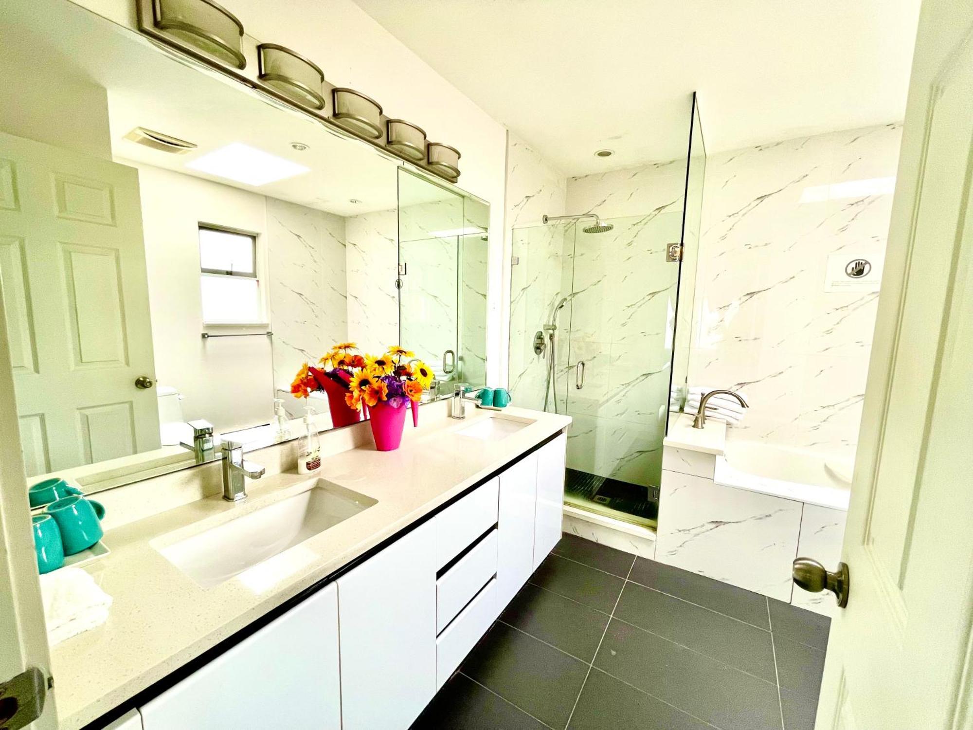 Vancouver Bed & Breakfast Richmond Bagian luar foto