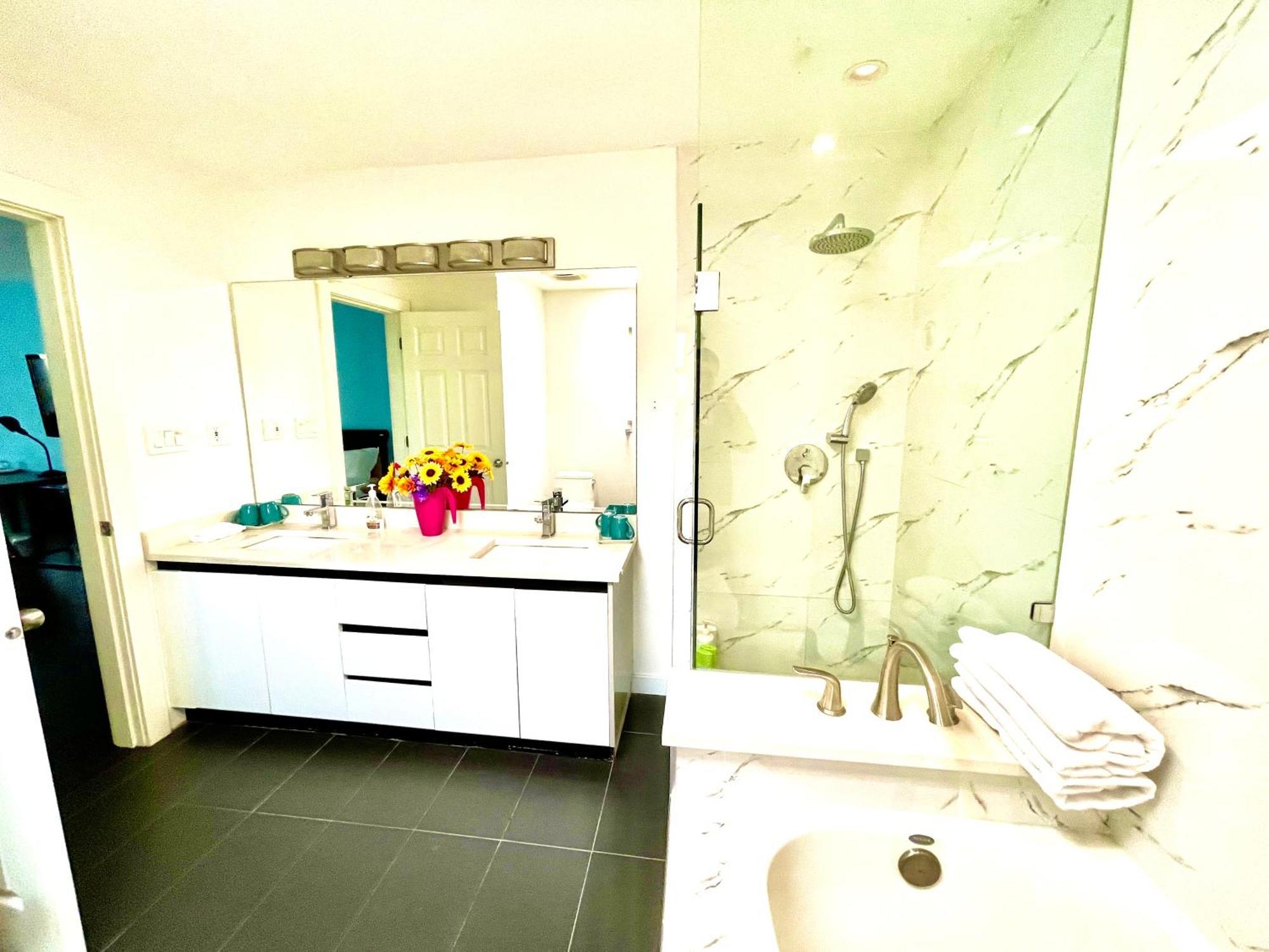 Vancouver Bed & Breakfast Richmond Bagian luar foto